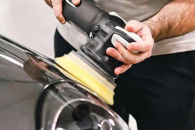 polishing porsche car